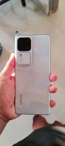 Vivo V30 
