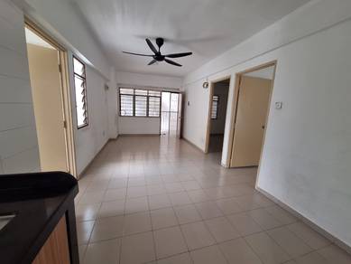 Apartment For Sale in Farlim Flat
