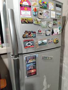 Peti sejuk 2 pintu