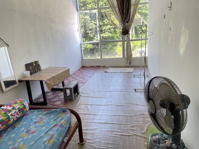 Room in Lunas, KDH
