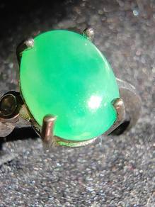 Giok Jadeite Jed "Hijau Buah" Gred Icy-Waxy Burma
