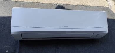 Daikin 1hp (promotion) aircond B001