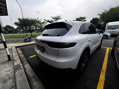 Porsche Cayenne BASE in Kajang, SGR