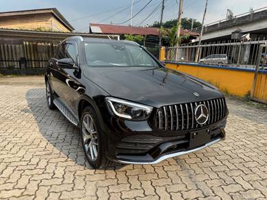 Mercedes Benz GLC300 300 4MATIC AMG LINE in Ampang, SGR