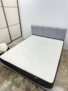 QUEEN Mattress (Like New!) for sale