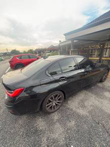 BMW 330i 30i M SPORT in Klang, SGR
