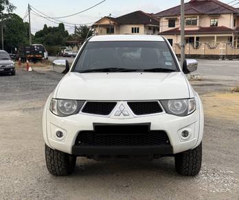 Mitsubishi Triton in Jawi, PNG