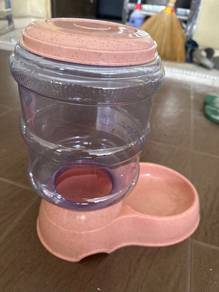 Food container kucing