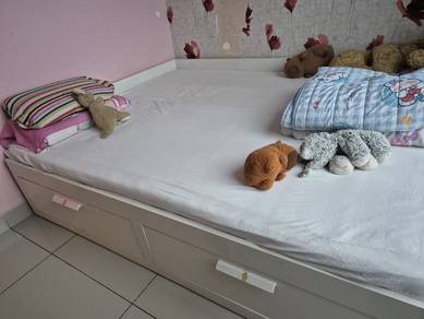 Ikea Queen/Kingsize Bedframe for SALE 