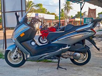 Sym VTS 200