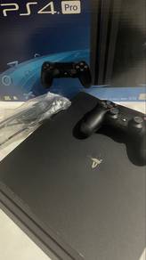 Playstation 4 Pro 1TB + 2 Games