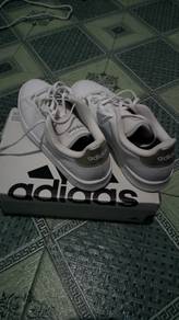 Let go Adidas Advantange shoes