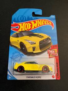 Hot Wheels ‘17 Nissan GT-R R35 Yellow