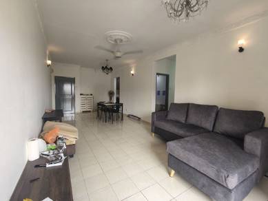Condominium For Rent in Cengal Condominium