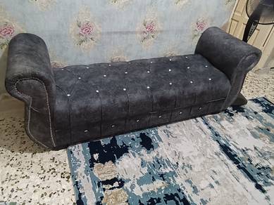 Sofa chesterfield bench chair.