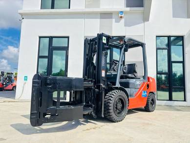 TOYOTA Forklift 62-8FD30 Paper Roll Clamp Recon