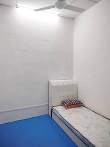 Room in Senai, JHR