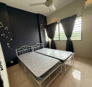 Room in Kota Kemuning, SGR