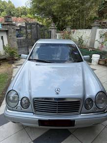 Mercedes Benz E240 240 AVANTGARDE (CBU) in Saujana Utama, SGR