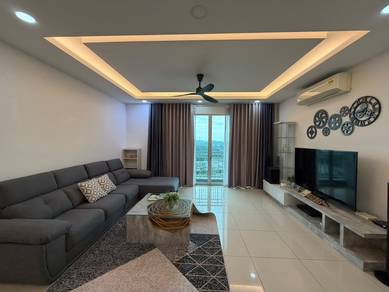 Condominium For Rent in Royale Infinity
