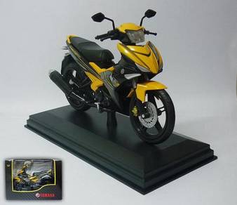 YAMAHA Y15ZR Yellow 1/12 miniature motorbike