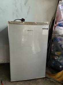 2 Peti Ais Untuk Dijual. Hisense  + Panasonic