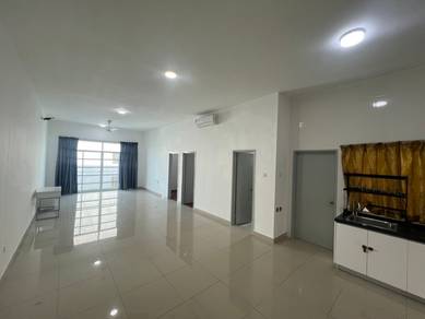 Condominium For Sale in Nusa Heights