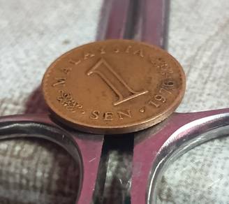 1 sen 1976 tak melekat magnet