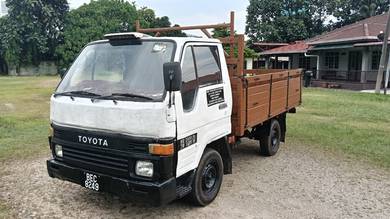 Lori TOYOTA DYNA Untuk Dijual