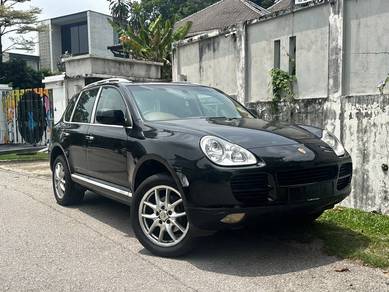 Porsche Cayenne in Country Heights, KUL