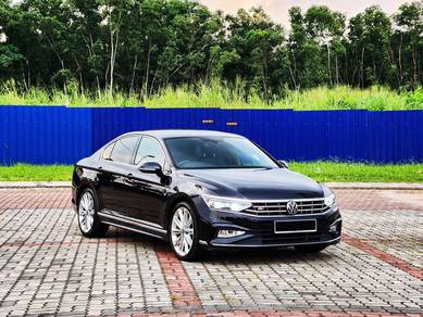2022 Volkswagen Passat R-LINE