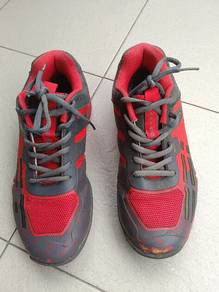 Red and dark grey Felet Ultra Boost