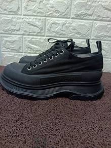 uk8 Alexander McQueen