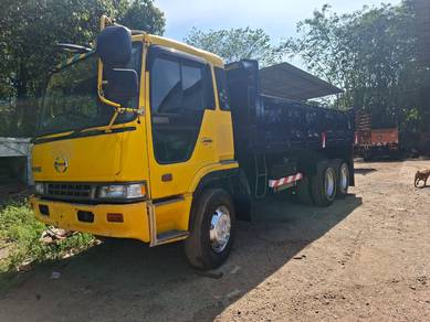 Lori Tanah Model Hino untuk jual