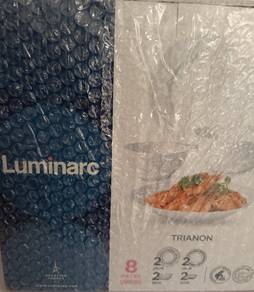 Dinnerware set