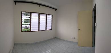 Room in Seri Kembangan, SGR