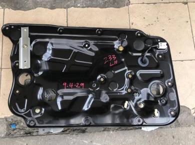 No 9-4-29 Fairlady Z33 350Z LH Door Regulator Jpn