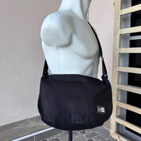 New Era black shoulder messenger bag