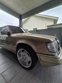 Mercedes Benz 230 230.6 in Jitra, KDH