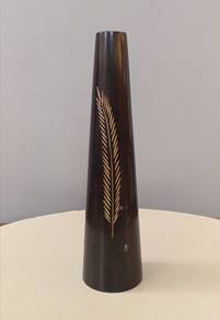 Vintage wooden vase leaf motiff