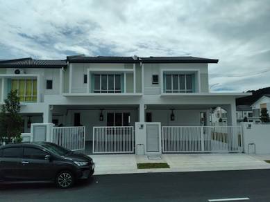 Townhouse For Sale in Jasin,MLK