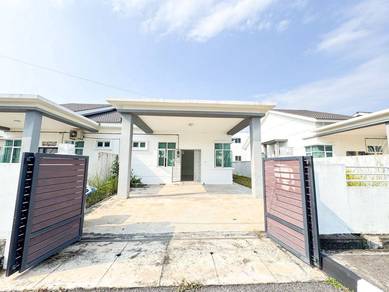 Semi-Detached House For Sale in Lunas,KDH