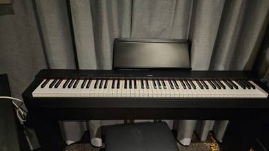 Yamaha P-225 Digital Piano