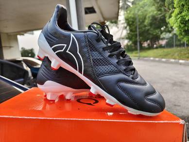 Kasut bola Ortuseight 