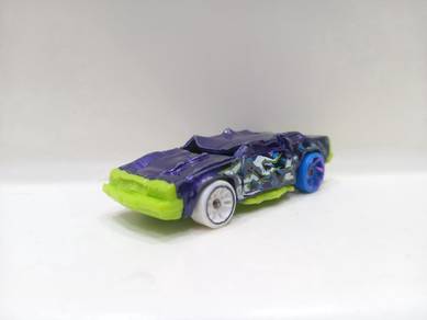 Hot Wheels Speed Bump Diecast Car Demo Destruction