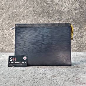 Louis Vuitton Taiga Voyage Logo Clutch