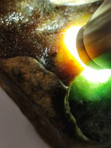 Bongkah Mentah Giok Jadeite Hijau-Merah Ais Burma