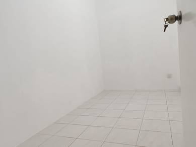 Room in Puchong, SGR