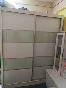 Almari baju sliding door