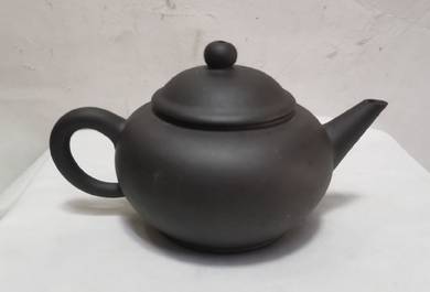 Yixing Zisha Black Clay Shui Ping Teapot